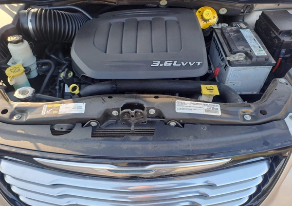Chrysler Town &amp; Country cena 64900 przebieg: 179000, rok produkcji 2016 z Sochaczew małe 37
